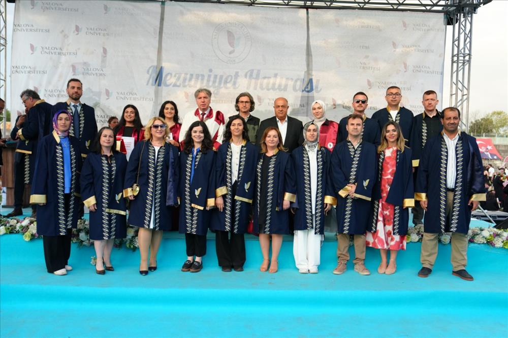 Termal SHMYO Mezuniyet Coşkusu Yalova Atatürk Stadyumu’nda Yaşandı