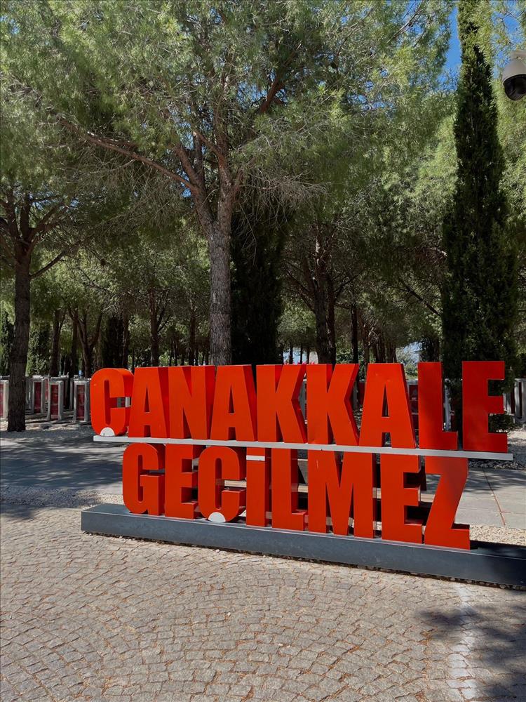 Yüksekokulumuz Tarih ve Medeniyet Kulübü, Çanakkale Şehitliği ve Şehir Merkezi Gezisi Düzenlemiştir.