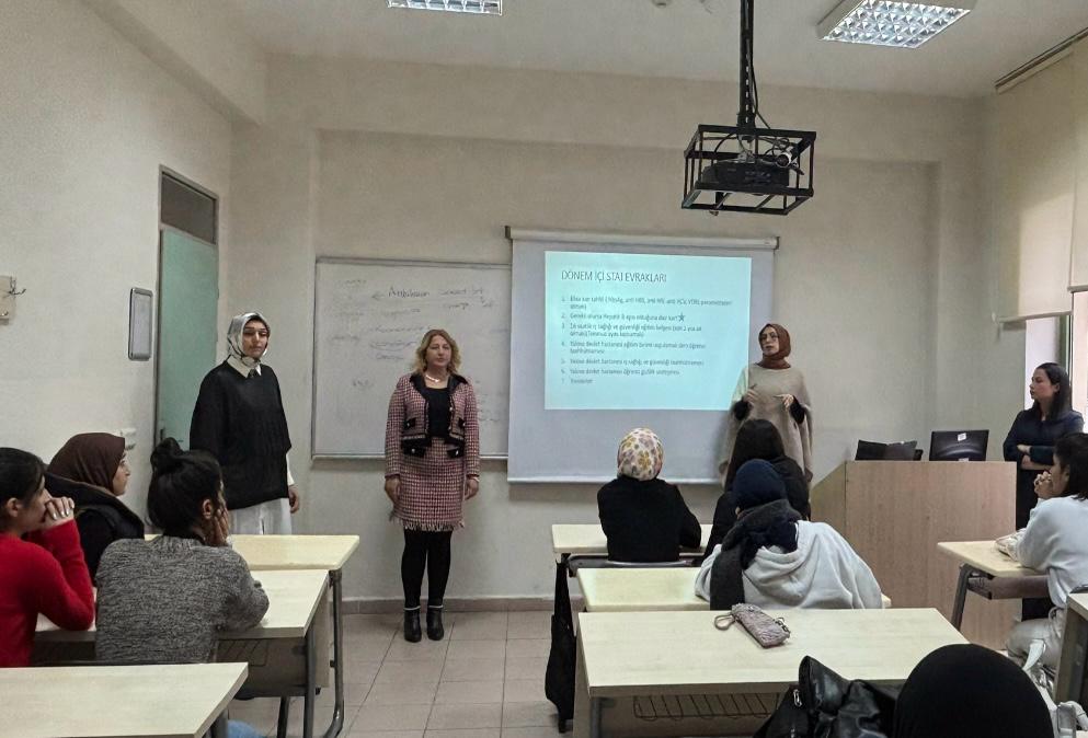 Sağlık Bakım Hizmetleri Bölümü, Yaşlı Bakımı Programı öğrencilerine "Klinik Eğitimi ve Uygulama" dersi ile ilgili bilgilendirme toplantısı düzenlendi