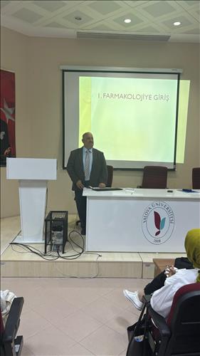 Yalova İl Sağlık Müdürü Uzm.Dr.Osman Karakuş İlk ve Acil Yardım Programı Öğrencilerinin  Güz Dönemi Boyunca  Farmakoloji I Dersine Girecek.