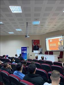 Tarih ve Medeniyet Kulübümüz tarafından, Gençlik ve Spor Bakanlığı’nın destekleriyle üç gün boyunca düzenlenen “Okuyan Nesil: Geçmişten Geleceğe Kitap Köprüsü” etkinliği başarıyla gerçekleştirildi.